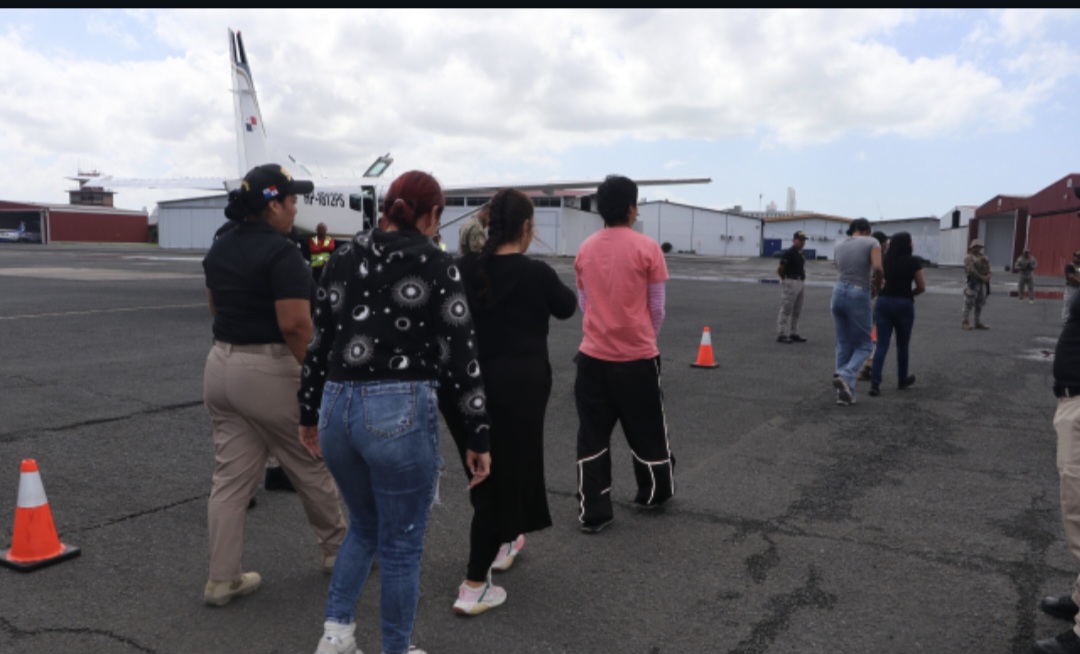 14 de julio 26. foto deportaciòn
