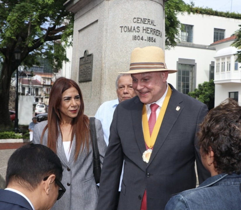 18 de noviembre acto protocolar