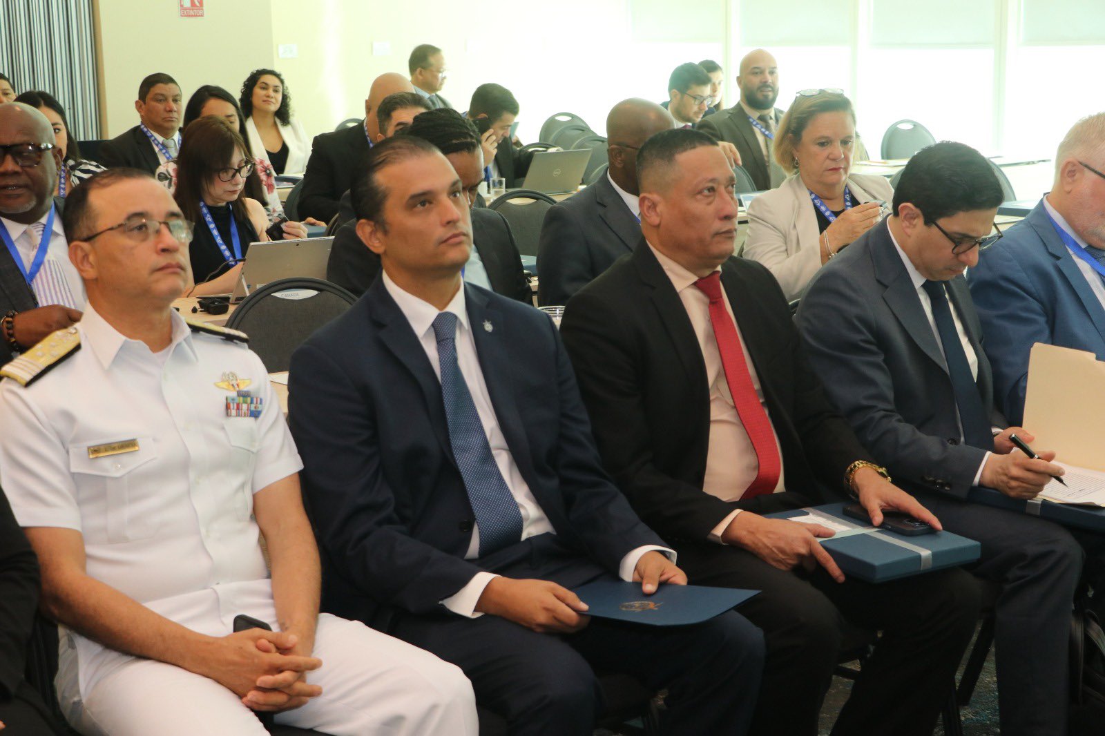 24 de junio 26 foto reuniòn aeronatica