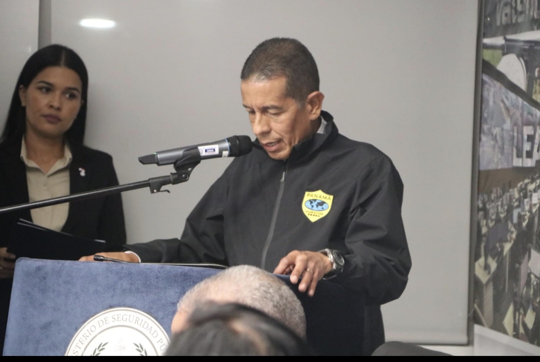 6 de abril foto conferencia