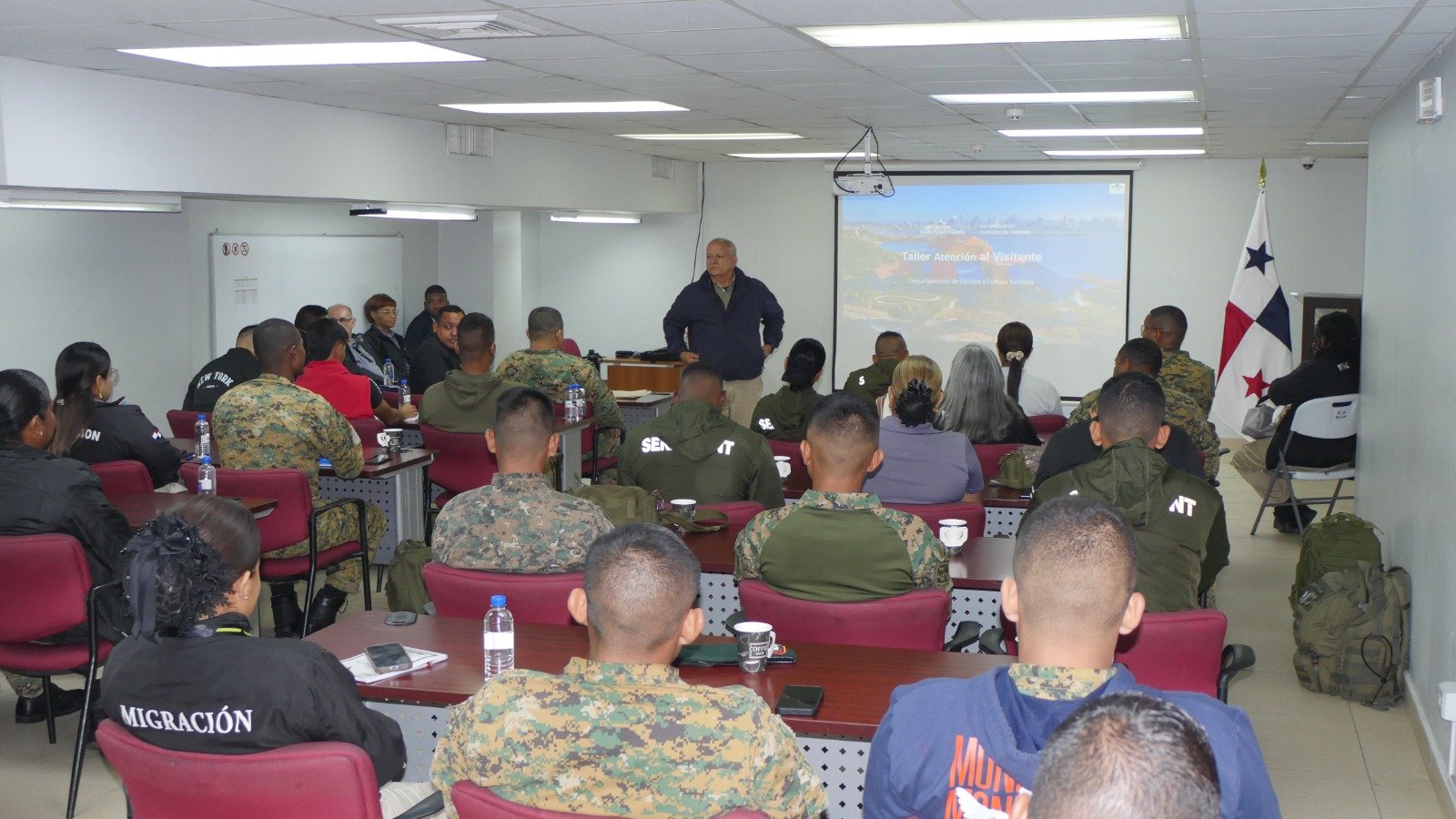 8 de julio foto seminario atenciòn al visitante